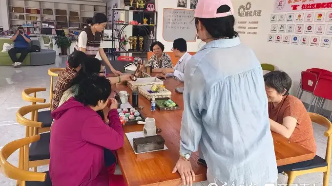 乐山小区社区开展非遗凝香露手作体验活动