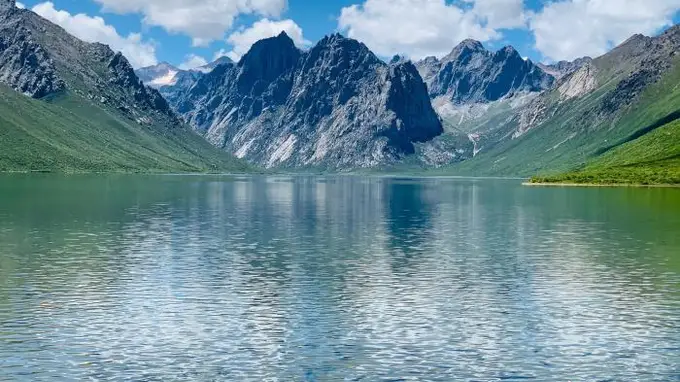 青海果洛：择机依法依规有序开放年保玉则