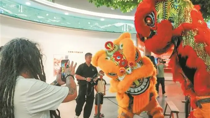 全球作家探访伟人故里 追寻侨乡文化印记