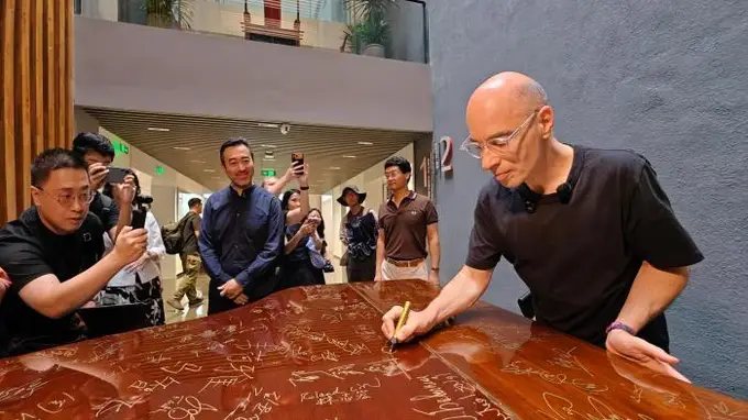 中法桥梁上的文学对话落地天津大学 贝尔纳·韦尔贝携手冯骥才展开跨文化对谈