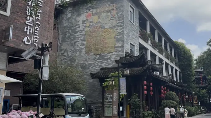 甘坑古镇“AI足迹视频Vlog”付费项目引争议 已紧急叫停