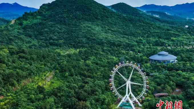 7月24日瞰南京紫清湖 盛夏盛景入镜成诗