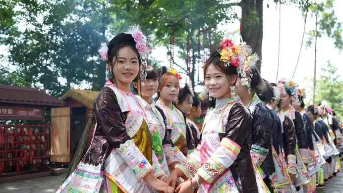 2026岜沙秋千节核心活动“秋千启幕·岜沙寻缘” 八方游客共赴民俗体验盛宴