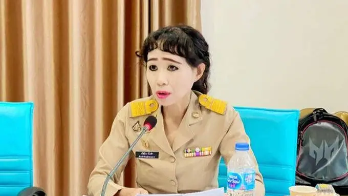 泰国女公职人员精致妆容走红 本人回应批评：不喜欢就别看