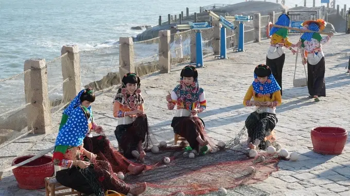 (活力中国调研行)福建泉州惠女风情园影雕吸睛