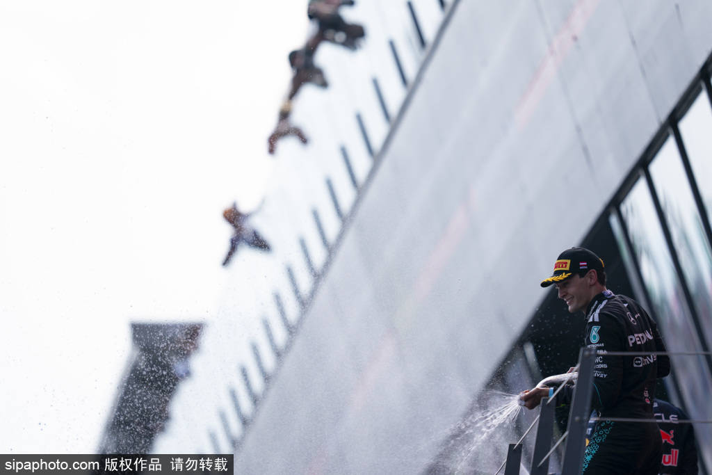 F1奥地利大奖赛正赛：拉塞尔夺冠