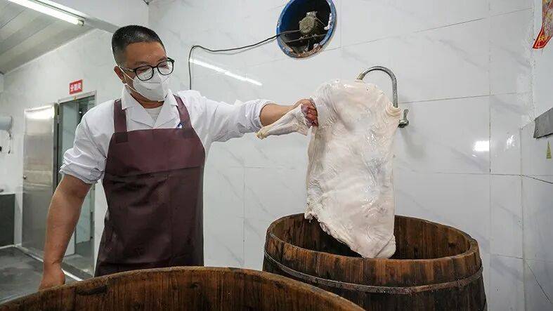 一年卖掉6000只！江都这家非遗羊肉馆，到底有多好吃？