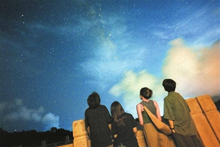 深圳西涌暗夜社区上半年接待游客超90万人次