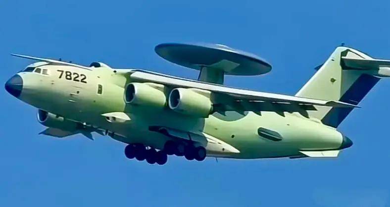 美媒称我国空警3000是“全球最强飞行雷达”，搭配六代机空中无敌