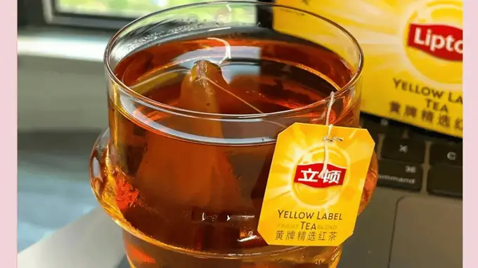 袋泡茶卖得好好的,非要跟东方树叶抢地盘,顶流明星肖战也救不了茶里一步步走向衰败