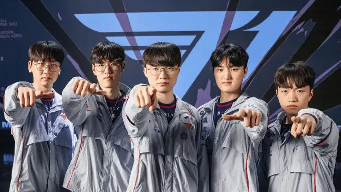 T1爆冷被G2淘汰，faker起身狠掐自己脖子，原来这不是梦