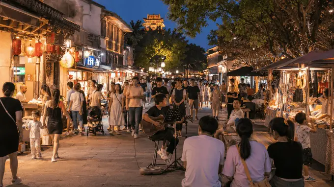 暑期文旅热背后：城市竞争的关键是留人