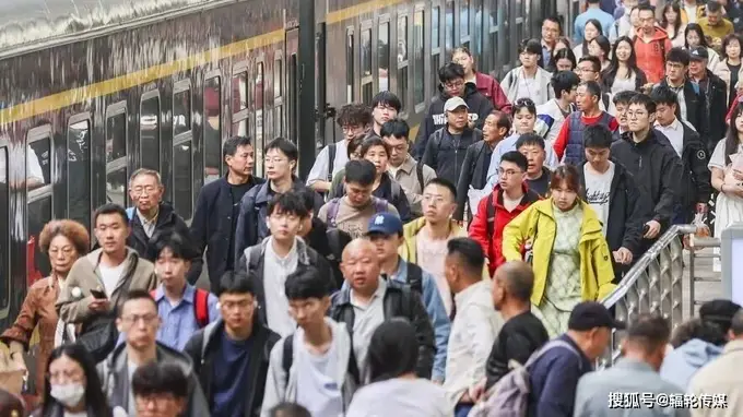 轻量出游持续升温 普铁出行成文旅市场新风口