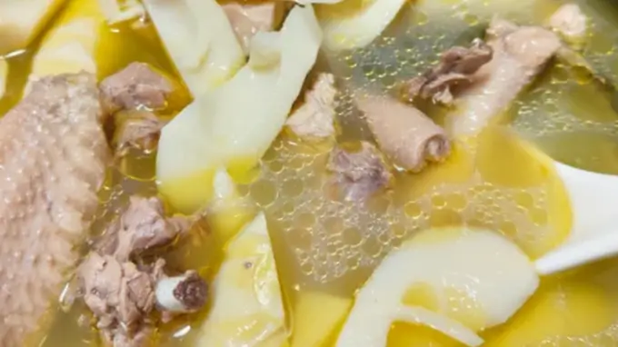 傣家甜笋煮鸡:雨季山野的清甜鲜味