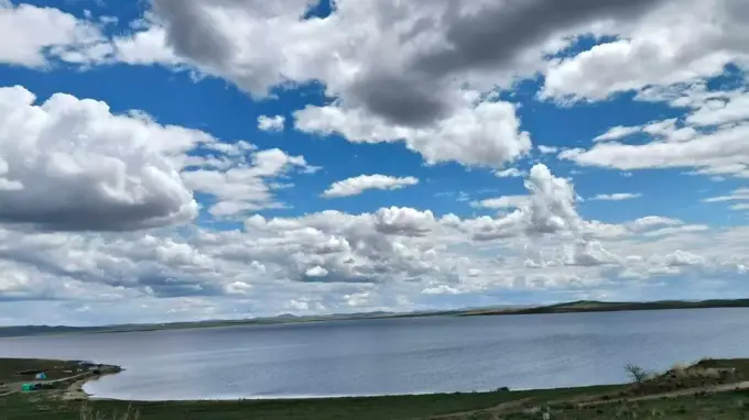 锡林浩特草原银发避暑21℃清凉邀约 草原成夏日老人避暑首选圣地