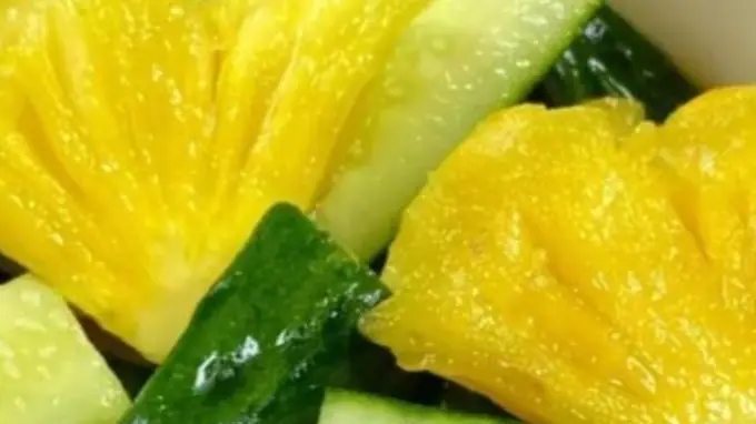菠萝拌黄瓜 酸甜脆爽一口消夏烦