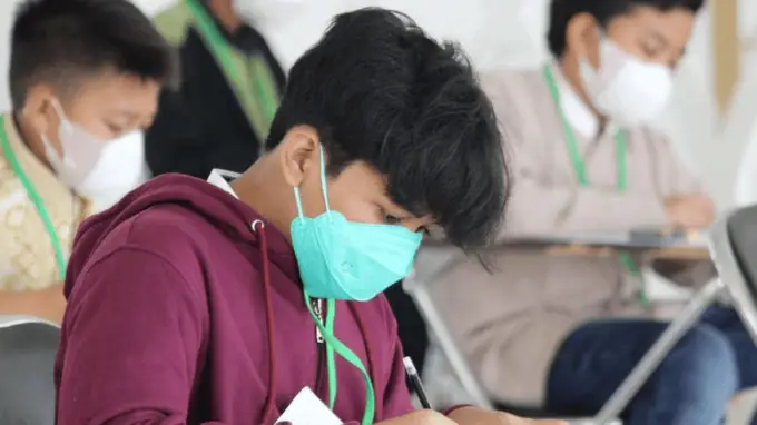985父母辅导小学娃为啥崩?核心就在这认知鸿沟