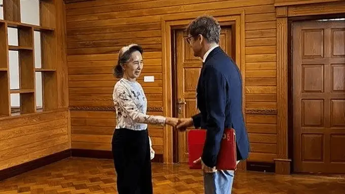 昂山素季遭拘禁后首度公开露面 会见红十字会代表