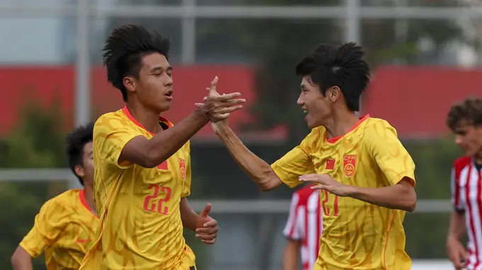 两连胜继续！U17国少斩毕尔巴鄂U17 程晟涵头球连场建功
