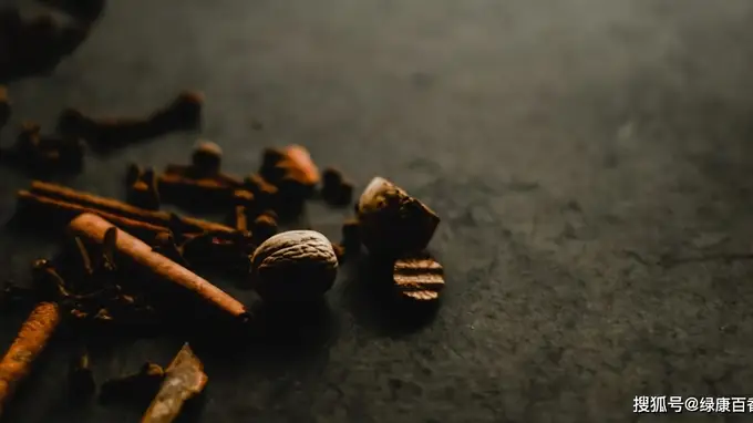 香料发苦不是手艺问题，是这笔账没人帮你算