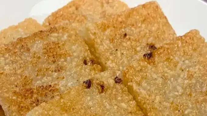 重庆街头炸糍粑：甜口解辣咸口香 糯香裹着酥脆吃