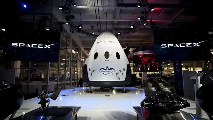 马斯克谈Starlink 1万亿美元营收 谁来扛下这个数字