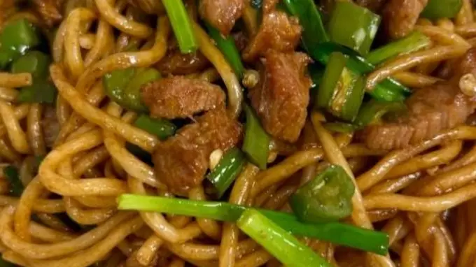 辣椒肉酱炒意面 鲜香过瘾