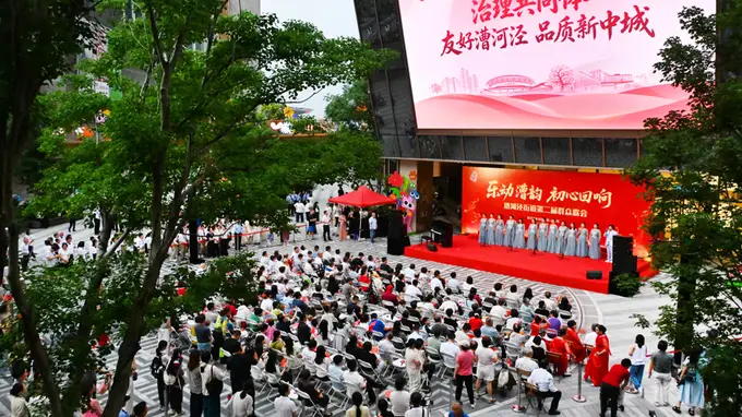 以歌为媒、以声传情，群众歌会用经典旋律致敬峥嵘岁月