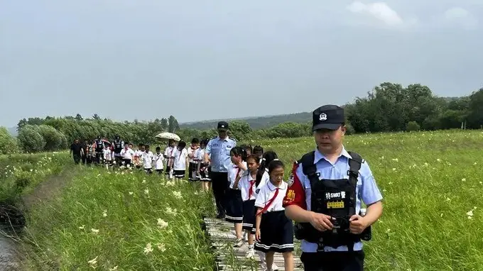 护航四季平安游：景区有多远，警务就有多远