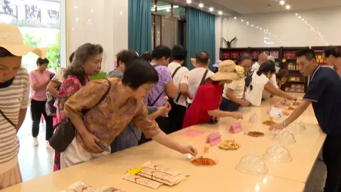 郁南无核黄皮飘香聚八方游客 鲜果与深加工产品销售火爆