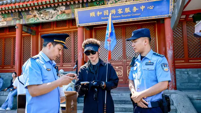 海淀警方“一园一策”护航暑期游：警力跟着人流走警务随着需求走