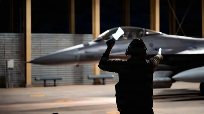 美媒爆料:美伊冲突加剧,五角大楼加紧向中东地区增派F-16、F-35战机