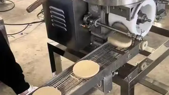 多功能自动肉饼成型机 适配鱼饼蔬菜饼等多品类商用成型设备