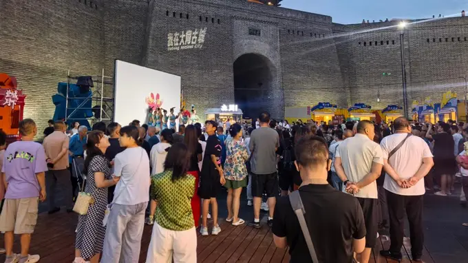 山西大同“瓮城市集” 解锁古城夜游“文博+市集”新潮玩法