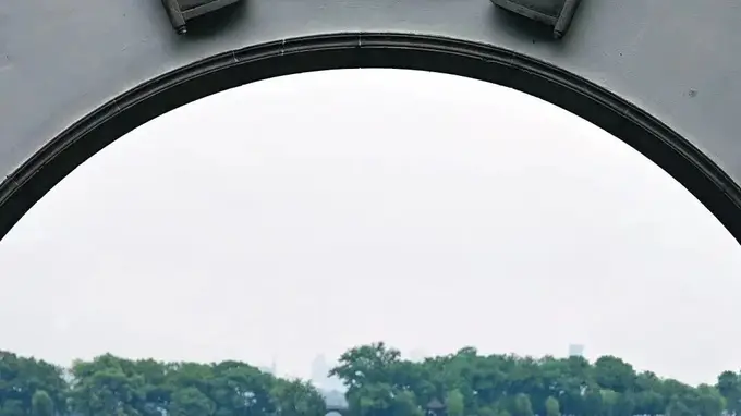 已进入巅峰!西湖边的大场面回归!“最妙”的宝藏点位找到了!