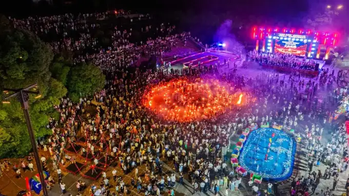 织金火把节狂欢启幕 文旅融合点燃夜经济