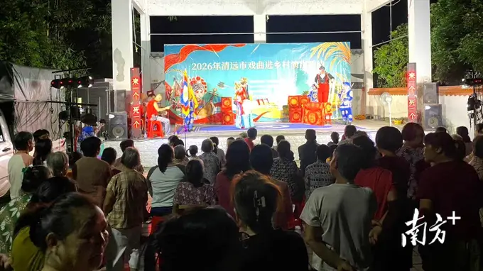 连州镇把祁剧戏台搭到村口，村民连夸“过瘾”