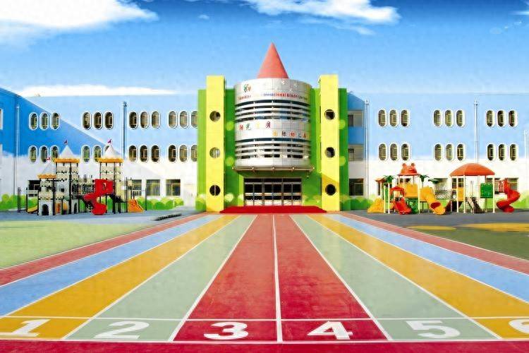 三年蒸发千万娃！幼小关停潮汹涌，比没学上更可怕的事正在发生