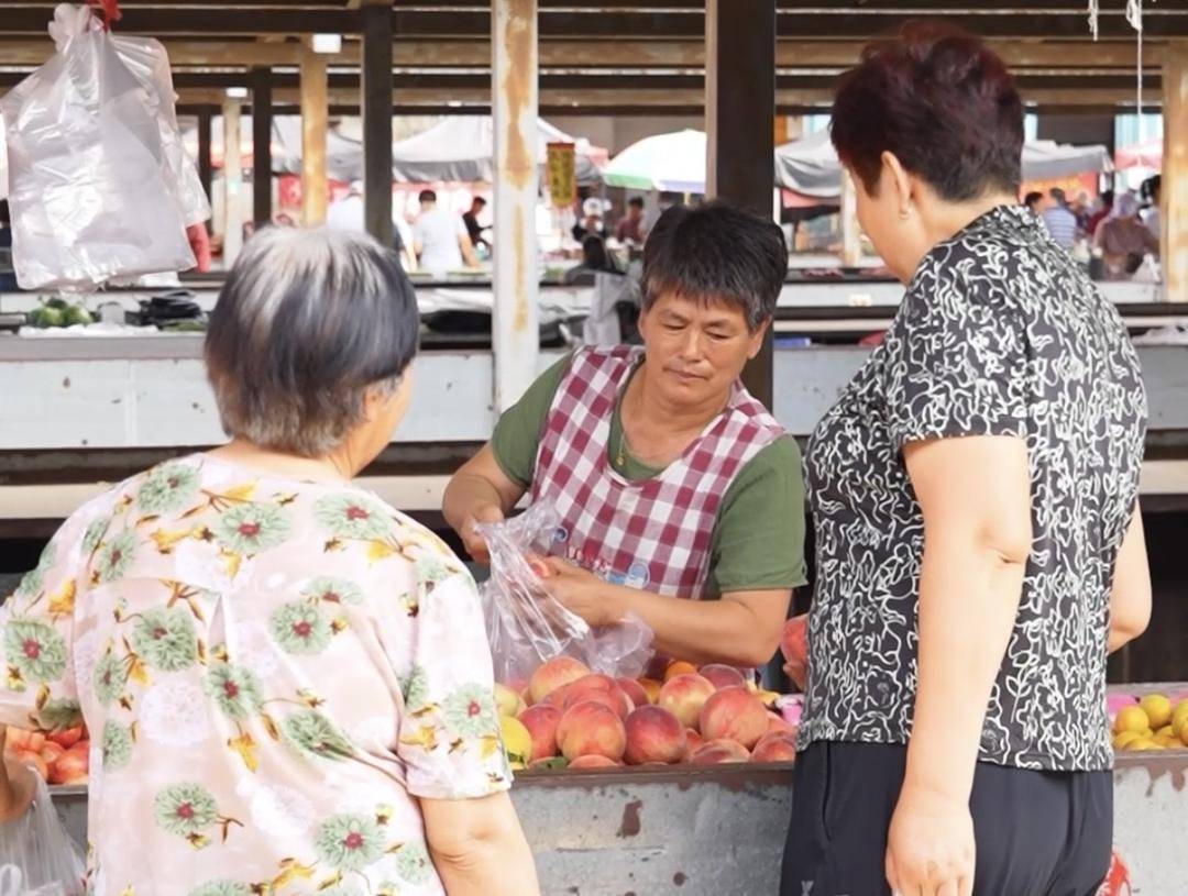 乳山“菜场诗人”王爱玲：半生烟火，半生诗意