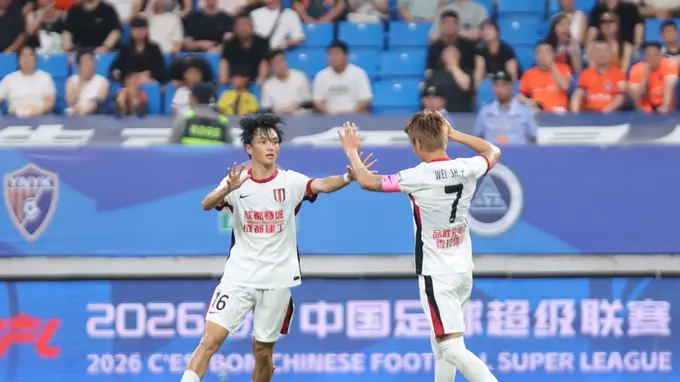中超-杨明洋破僵局杨聪85分钟补射救主 海牛主场1-1蓉城