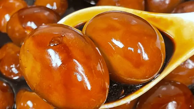 家常卤蛋制作:煮制上色慢卤出的入味好滋味