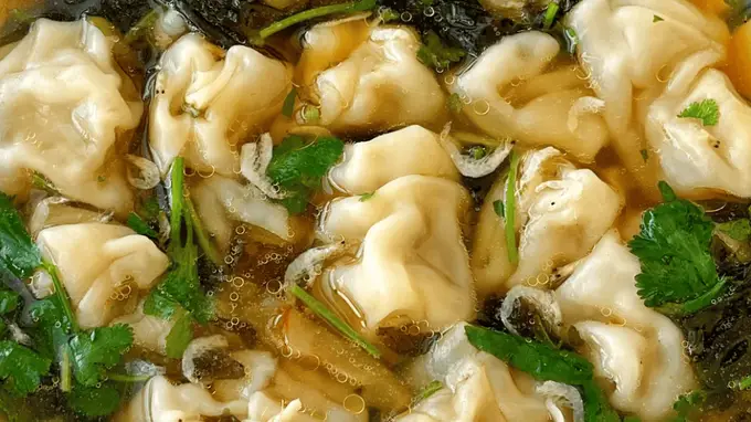 一碗酸汤馄饨，暖胃更暖心