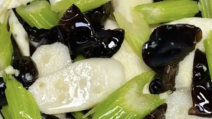 7月,若条件允许,建议:多吃8种碱性菜,清热解暑,伏天更有精力