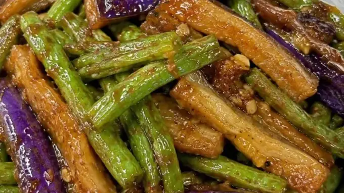 一口入魂的家常美味:豆角烧茄子,比肉还下饭的餐桌C位