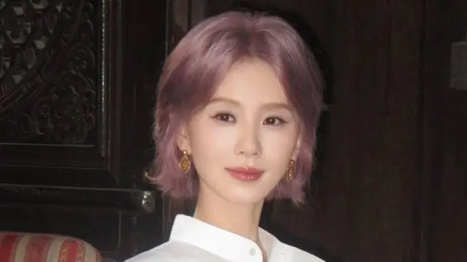 刘诗诗剪短发后像换了个人,穿白色衬衫裙好高级,美得差点认不出
