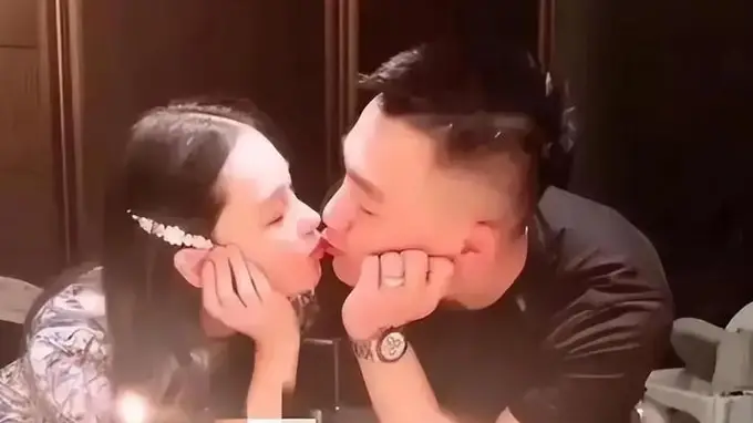 张馨予近照曝光,戳破了和何捷的"婚姻真相",原来章子怡真没说错