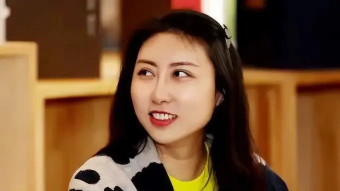 贾浅浅的终南捷径,就是最大化亲爹的资源