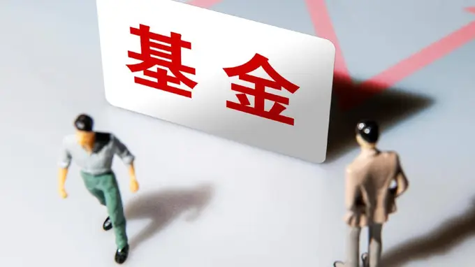 基金经理二季报分化:聚焦紧缺科技链者领跑,坚守传统价值者回撤严峻