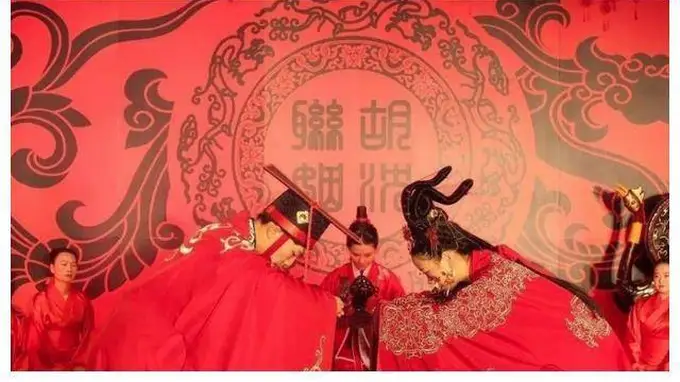 古代社会为何大力推行早婚 核心动因并非无知而是务实考量