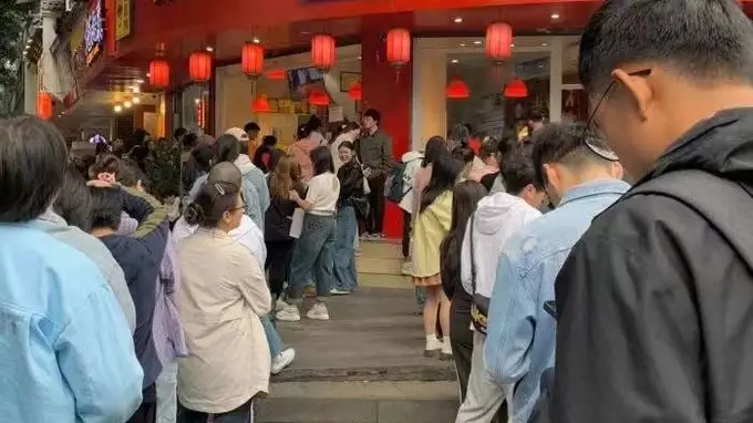 赵鸭子甜皮鸭 乐山人日常节庆都爱的地道风味